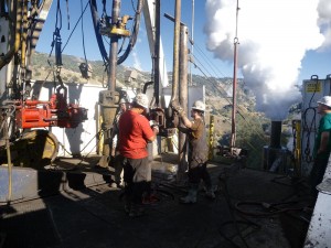 http://www.thinkgeoenergy.com/wp-content/uploads/2011/01/Geysers_WesternGeoPower-300x225.jpg