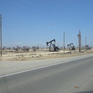 http://www.thinkgeoenergy.com/wp-content/uploads/2018/07/Oil_wells_California-300x300.jpg