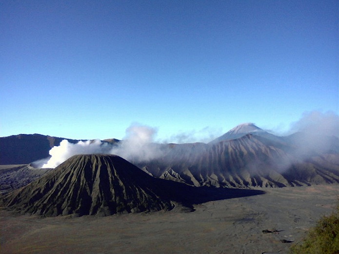 Indonesia plans 375 MW geothermal auction this summer