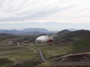 https://www.thinkgeoenergy.com/wp-content/uploads/2011/10/Krafla_plant_Iceland-300x225.jpg