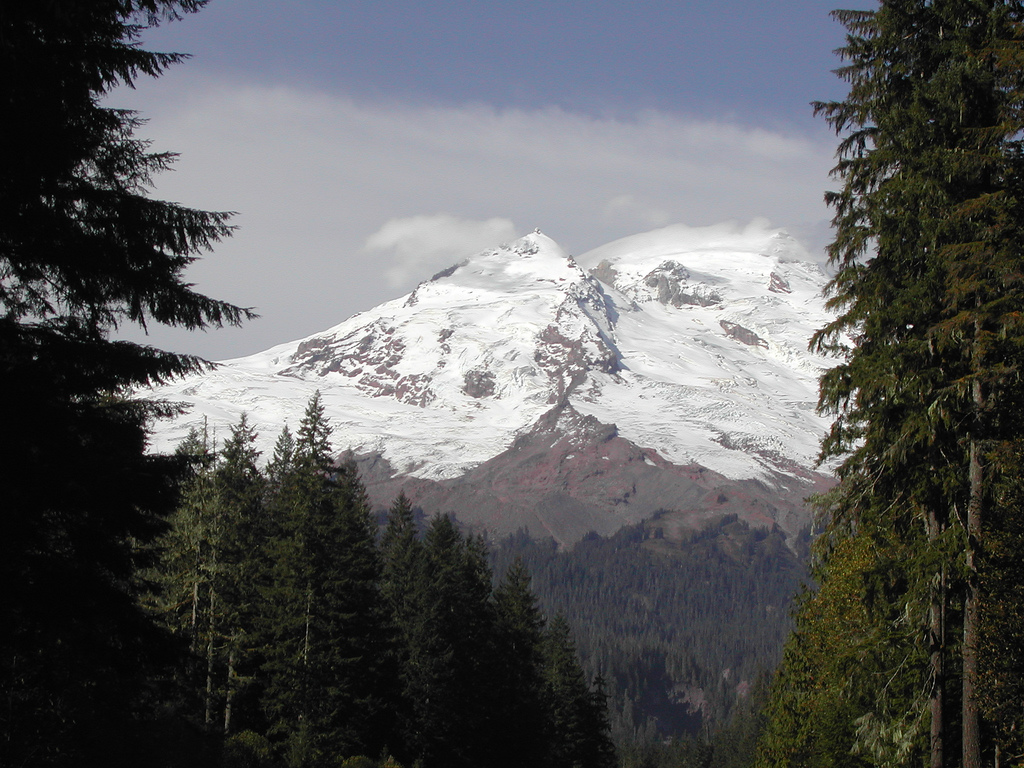 Feds consider leasing of geothermal field at Mount Baker