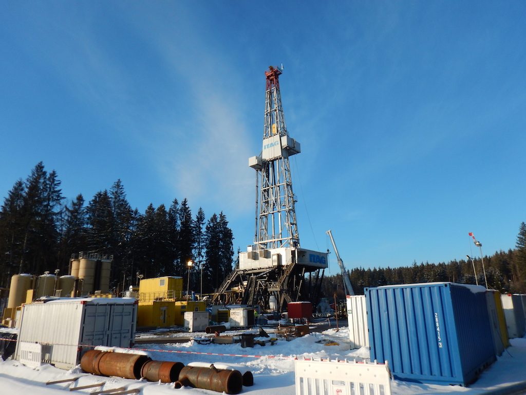 GeoWell project survey: risk assessment in drilling for geothermal and petroleum