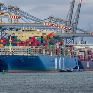 https://www.thinkgeoenergy.com/wp-content/uploads/2017/06/ContainerShip_Port_Rotterdam_Netherlands-300x300.jpg