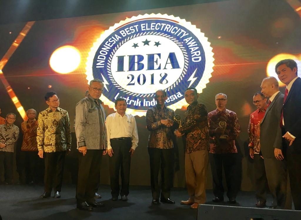PT GeoDipa wins Indonesia Best Electricity Award 2018 in the social responsibility category