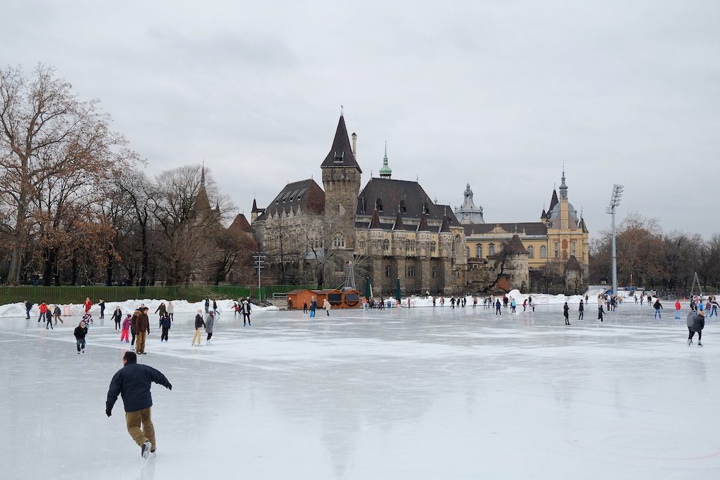 Early drilling indicate opportunity for geothermal heating in Budapest, Hungary