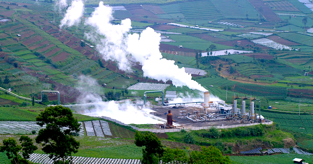 Pemerintah Indonesia menyediakan tenaga panas bumi untuk produksi EV