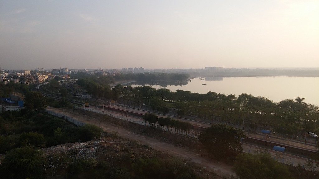 Hussain Sagar Lake, Telangana, India (source: flickr/ ankurp)