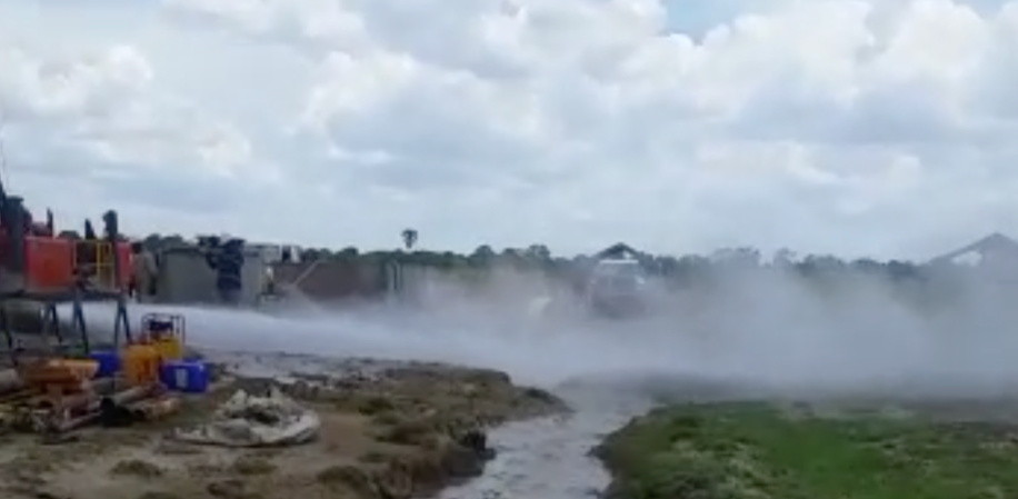 Artesian flow at geothermal project, Zambia (source: Kalahari GeoEnergy)