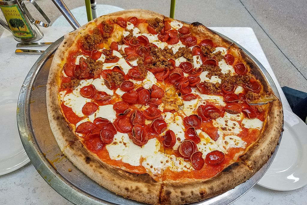 Aggiungere un margine alla cucina italiana - pizzeria geotermica a Napoli, Italia