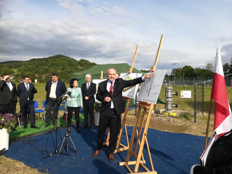 Solar to power deep-well geothermal heat exchange in Poland