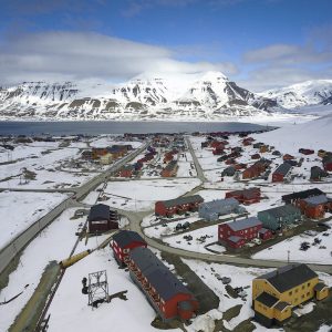 https://www.thinkgeoenergy.com/wp-content/uploads/2021/09/Longyearbyen_Svalbard_Arctic-300x300.jpg