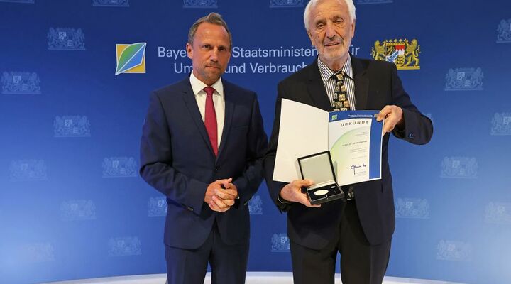 Dr. Erwin Knapek of German Geothermal Association receives Bavarian State Medal