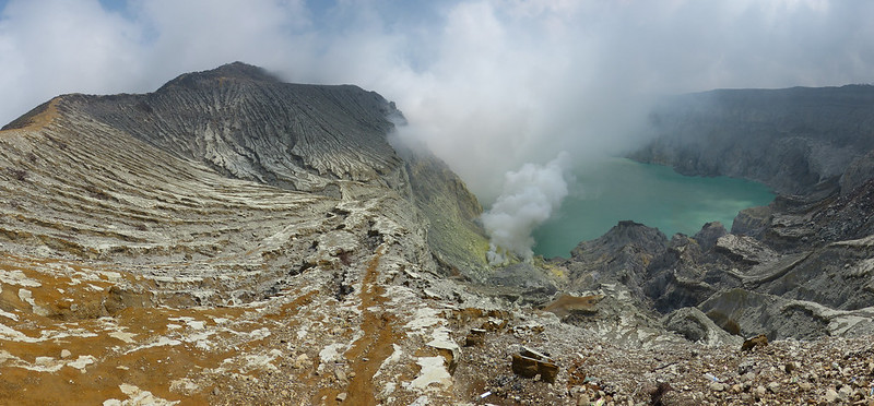 Indonesia invites investment in 12 geothermal power projects