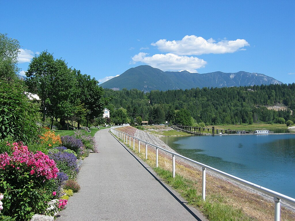 Geothermal to help restore agricultural sector in Nakusp, BC, Canada