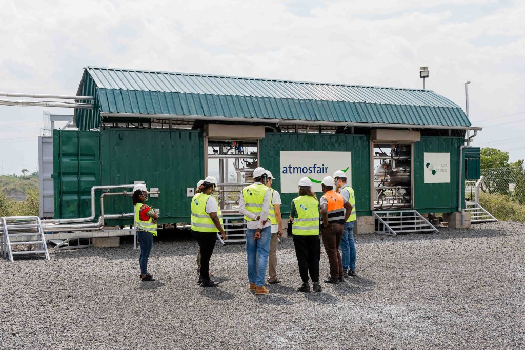 La unidad DAC Atmosfair, desarrollada por Octavia, en el lago Elementaita, Kenia (fuente: Octavia Carbon)